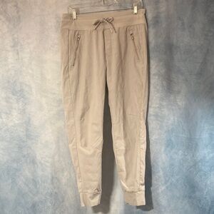 Athleta Trekkie North Jogger Women’s Size 8 Light Grey Pants Ripstop Fabric